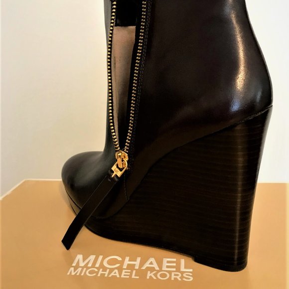 Michael Kors Clara Bootie - NEVER WORN - Picture 2 of 10